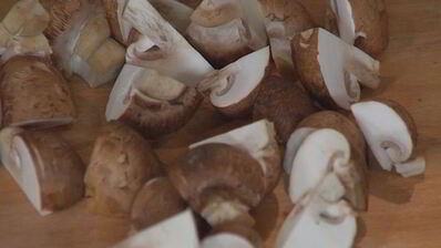 грибы с фасолью, капустой и сыром