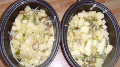 грибы с пореем, запеченные под сливочным соусом