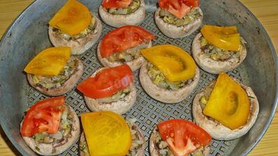 грибы с сыром и помидорами в духовке