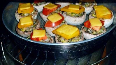 грибы с сыром и помидорами в духовке