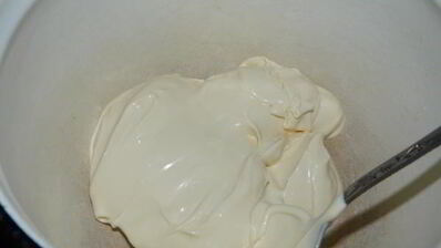 грибы в сливочно-сырной подливке