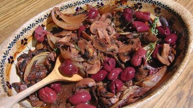 грибы, запеченные в красном вине