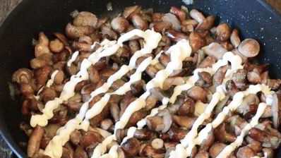 маслята жареные в сметане