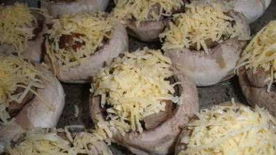 шампиньоны фаршированные курицей