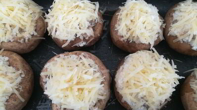 шампиньоны, фаршированные кускусом