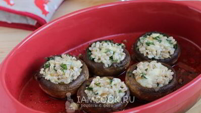 шампиньоны, фаршированные перловкой