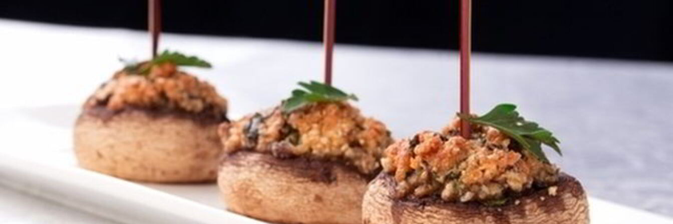 Шампиньоны фаршированные сыром и орехами