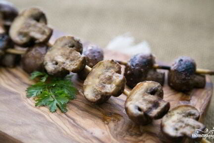 Шампиньоны на шпажках