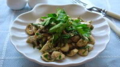 шампиньоны с чесноком и зеленью