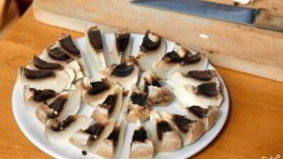 шампиньоны с красной икрой