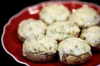 Шампиньоны с курицей и сыром