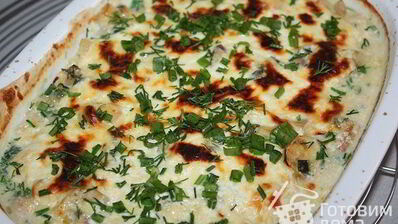 шампиньоны запеченные в сметанно-сырном соусе