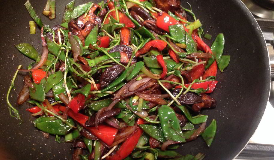 Рецепт удона с овощами, жаренными в соусе мисо