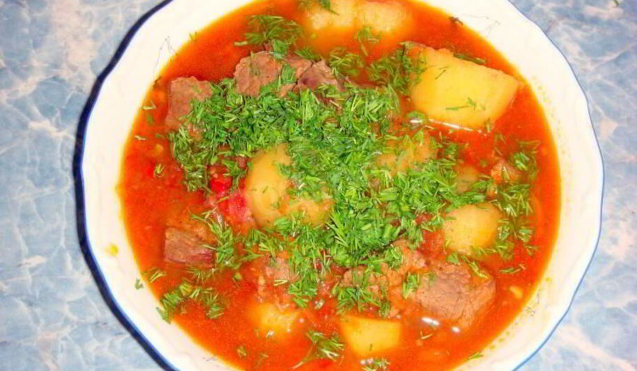 Рецепт гуляша из говядины с картошкой, помидорами и сладким перцем