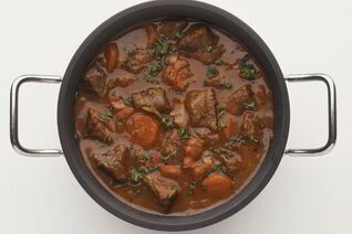 Гуляш из говядины с подливкой