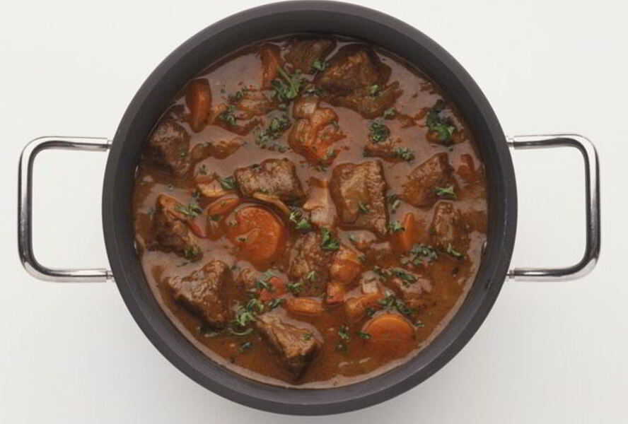 Гуляш из говядины с подливкой