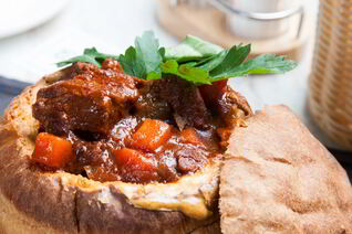 Гуляш из говядины со сладким перцем