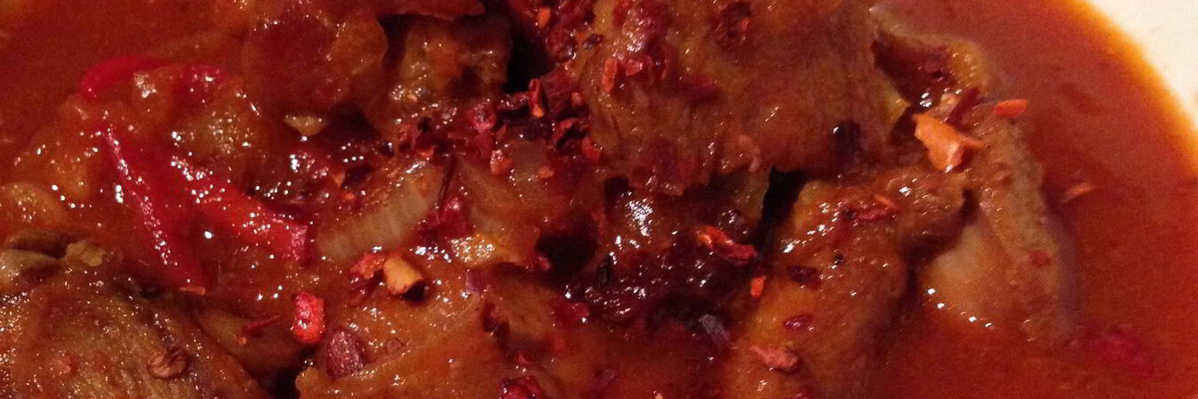 Гуляш из индейки с абрикосами