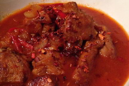 Гуляш из индейки с абрикосами