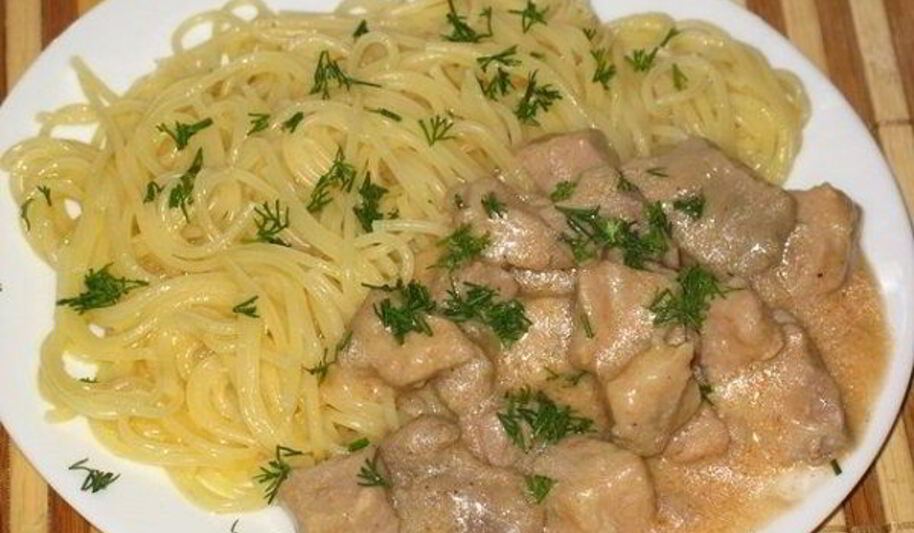 Рецепт гуляша из свинины со сметаной