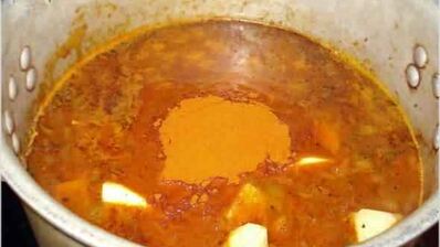 гуляш на вине, с картофелем и чипетками