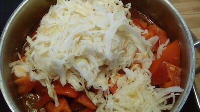 гуляш с квашеной капустой