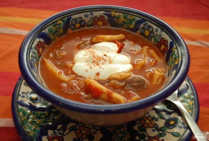 Гуляш со сметаной