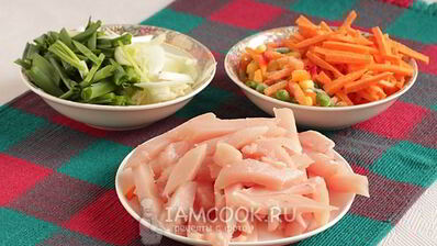 китайская лапша с курицей