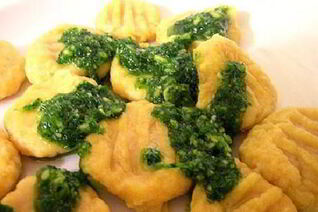 Клецки из тыквы с кориандром Алмонд Песто