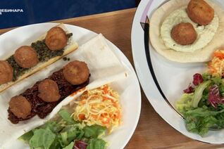 Фалафель в пите с соусом гуакамоле и овощами