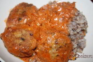 Индюшиные котлетки со вкусной подливой