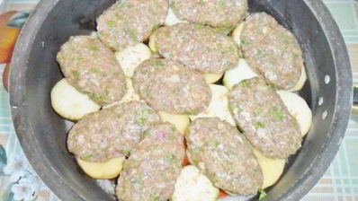 казан котлеты, котлеты в кастрюле