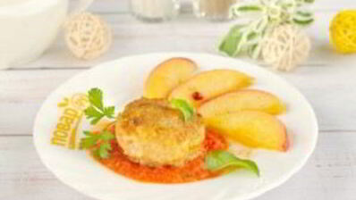 котлеты из индейки с жареными яблоками