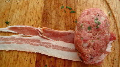 котлеты с кускусом в беконе