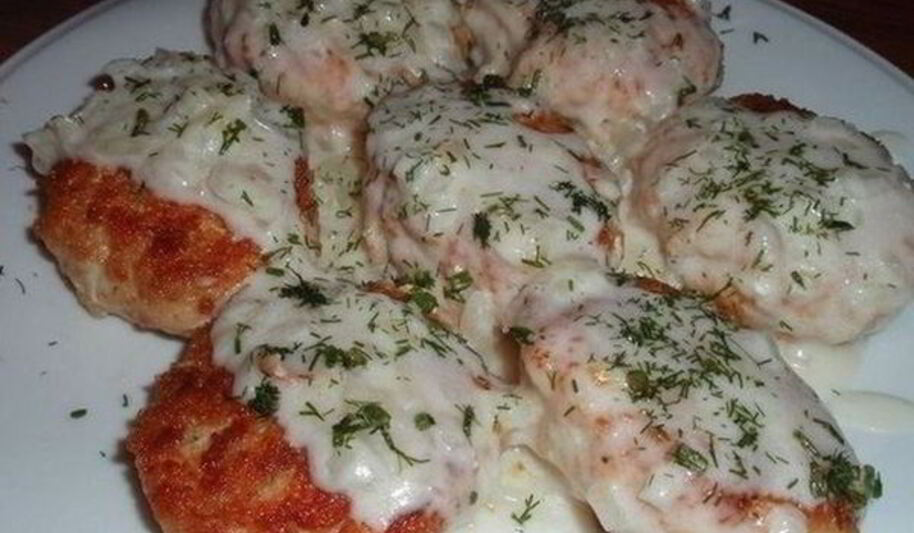 Рецепт куриных котлеток в луковом соусе