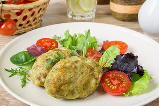 Запеченные куриные котлеты с песто