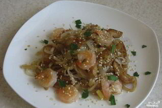 Лапша по-сингапурски с креветками