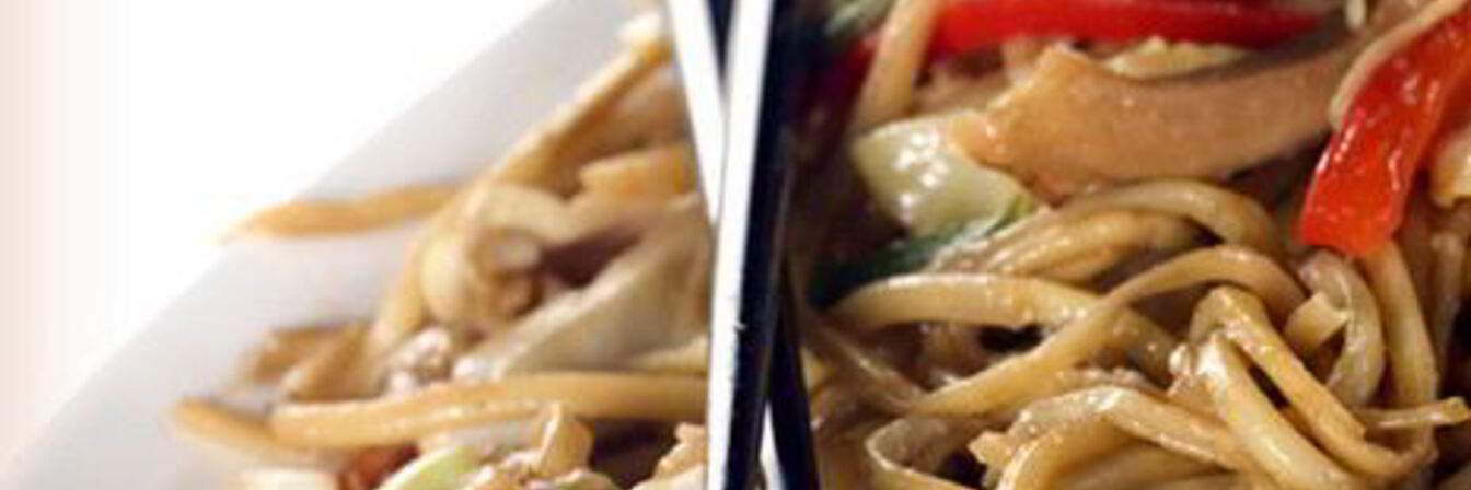 Лапша с курицей и овощами stir fry