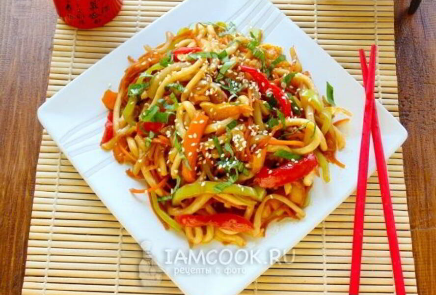 Лапша удон с кальмаром и овощами