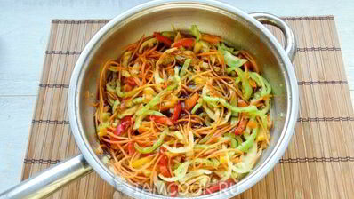 лапша удон с кальмаром и овощами