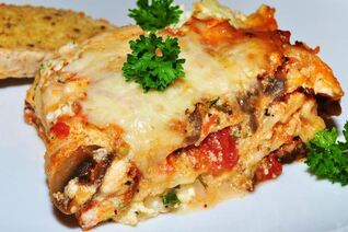 Домашняя мясная лазанья с соусом Бешамель