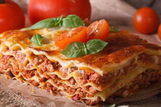 Лазанья с говяжьим фаршем и помидорами