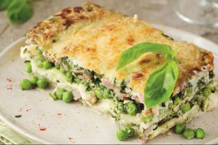 Лазанья с ветчиной, горошком и творогом