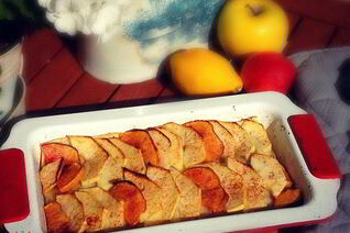 Сладкая лазанья с яблоками, некторинами, грецкими орехами и курагой