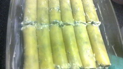 каннелони с рикотой и шпинатом под бешамелем