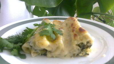 каннелони с рикотой и шпинатом под бешамелем