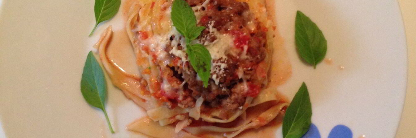 Макаронные гнезда с фаршем в духовке