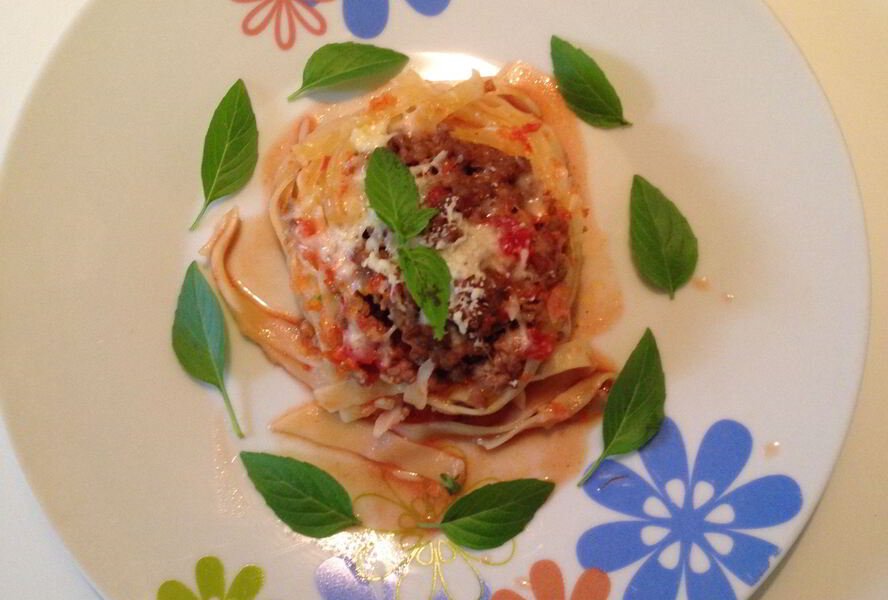 Макаронные гнезда с фаршем в духовке