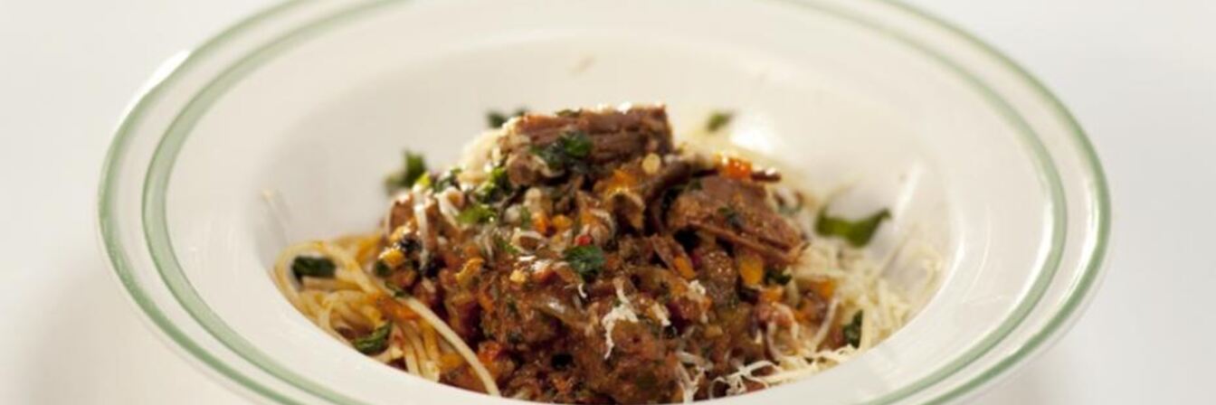 Паста болоньезе с говяжьей тушенкой
