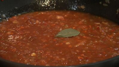 паста болоньезе с говяжьей тушенкой